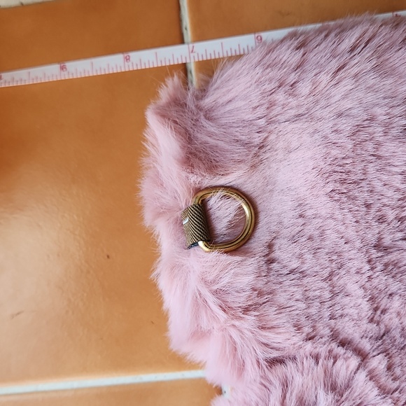 PlNK FUZZY HEART SHAPED PURSE NWOT - Picture 7 of 7